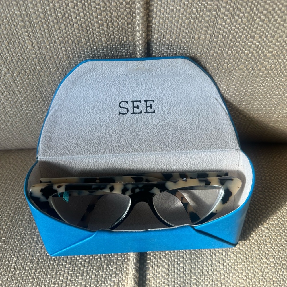 SEE Tortoise Shell Glasses - Picture 5 of 5
